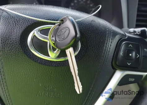 2016 Toyota Sienna Le 7 Passenger z USA, uszkodzony, nr VIN 5TDJK3DCXGS131898